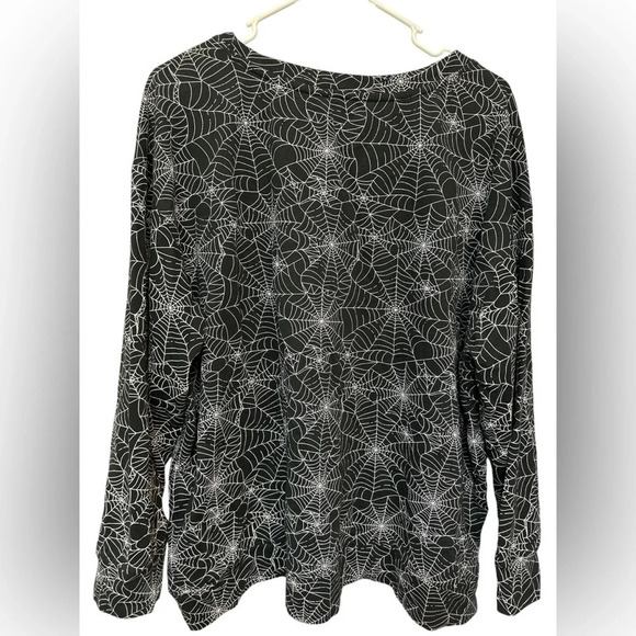 Black and white long sleeves spider web print scoop neck pullover shirt - Picture 2 of 5